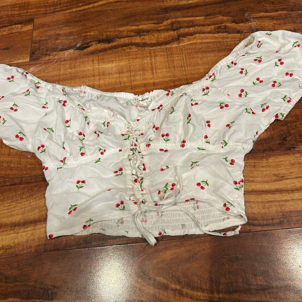 Derek Heart , size large, and Worn once. Comes from a smoke free house! :)